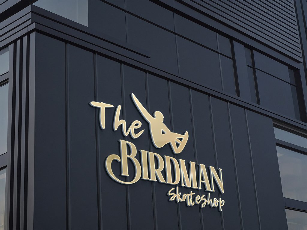 Enseigne du skateshop avec le logo The Birdman apposé sur la façade