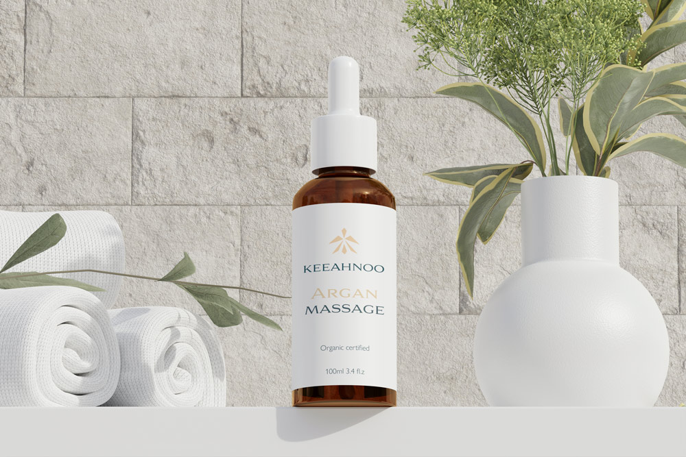 Huile de massage avec étiquette de l’hôtel Keeahnoo – produits de soin personnalisés
