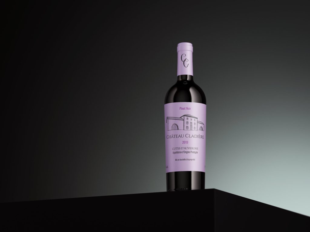 Mockup d’une bouteille de vin avec étiquette du Château Cladière – design d’étiquette viticole