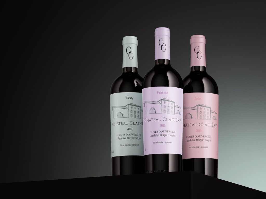 Mockup de trois bouteilles avec étiquettes différentes – identité visuelle pour domaine viticole